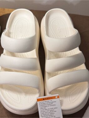 Crocs mega crush